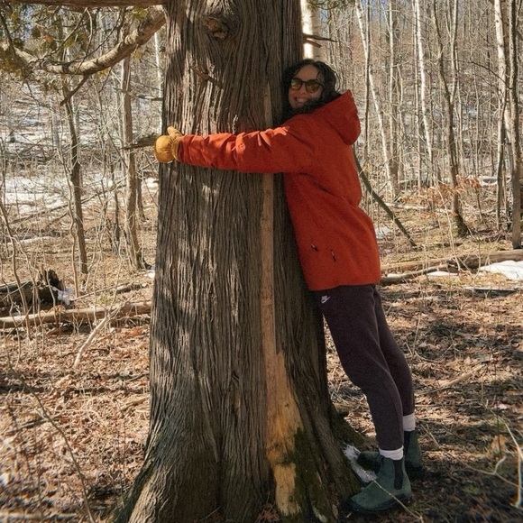 Meet your Posher, Taylor - Picture 2 of 2